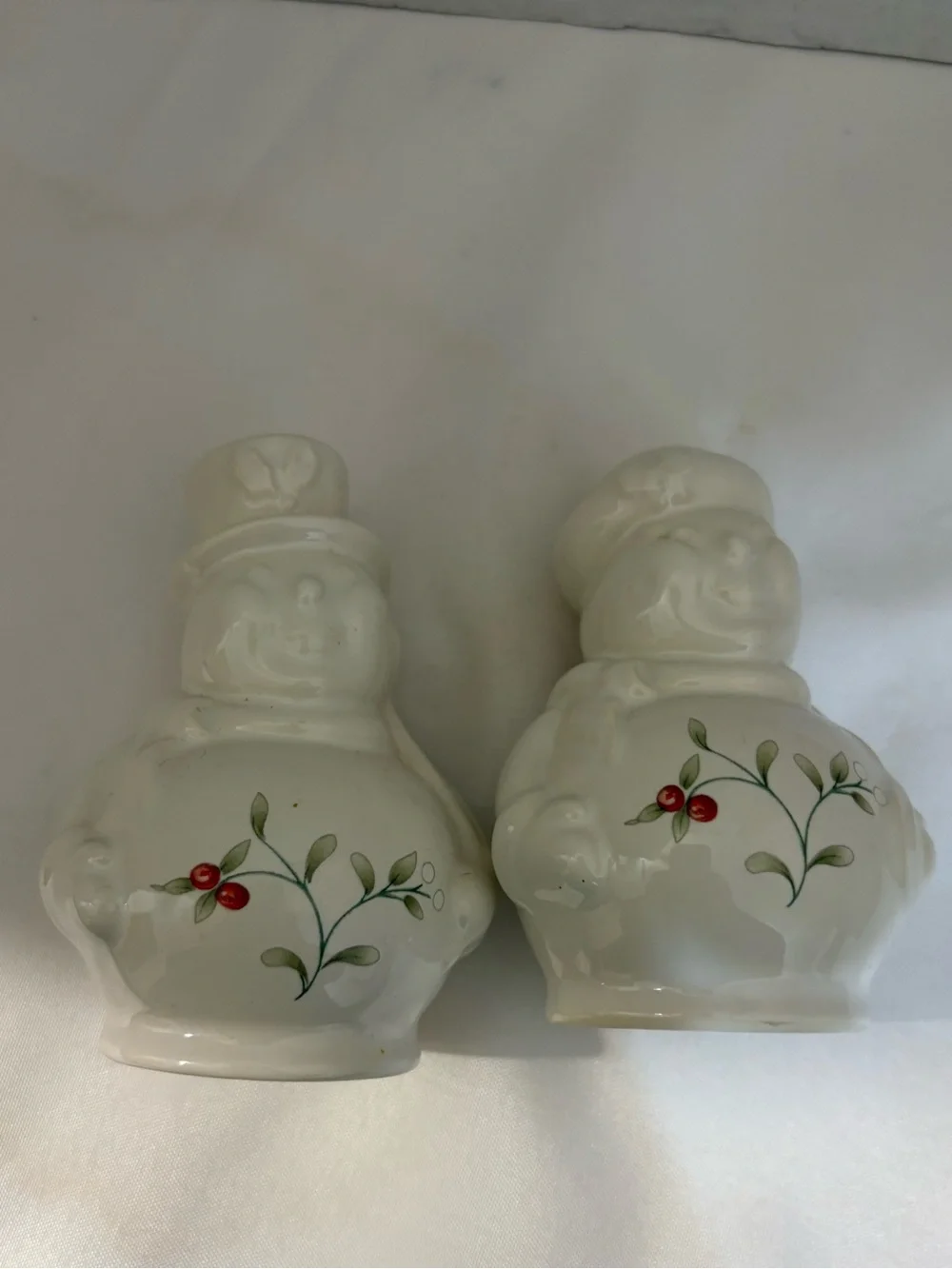 Pfaltzgraff Winterberry snowman salt & Pepper shaker festive holly and berry 2PC